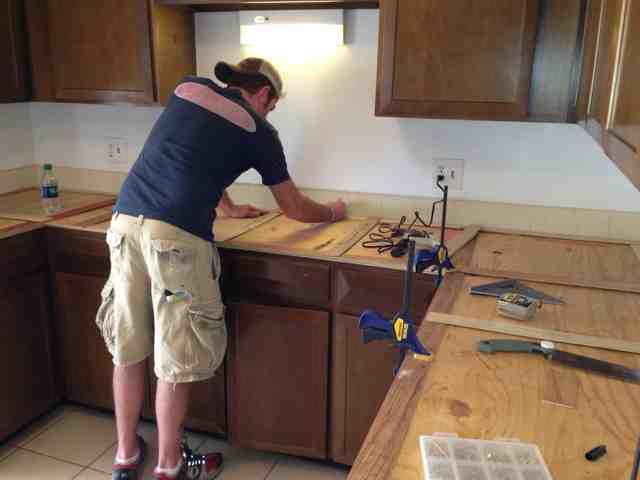 Sửa tủ Bếp, cửa tủ gỗ, lắp ráp đồ gỗ